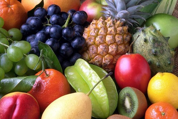 Ovocie ako možná vzorka pre analýzu vitamínov a minerálnych látok.